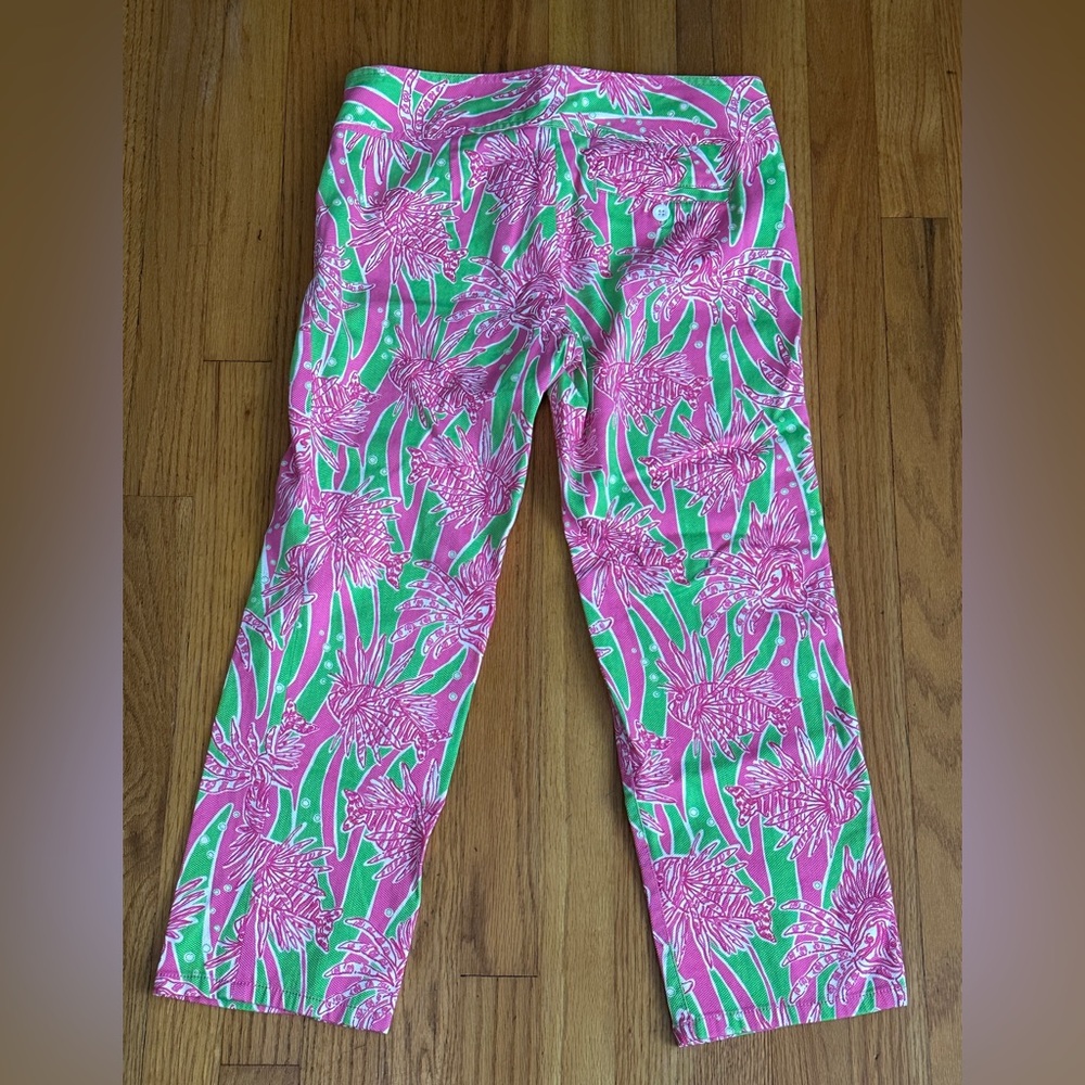 Lilly Pulitzer Size 4- Cropped 'Easy Tiger' Green Tiger fish pants, LIKE NEW! - Picture 2 of 6